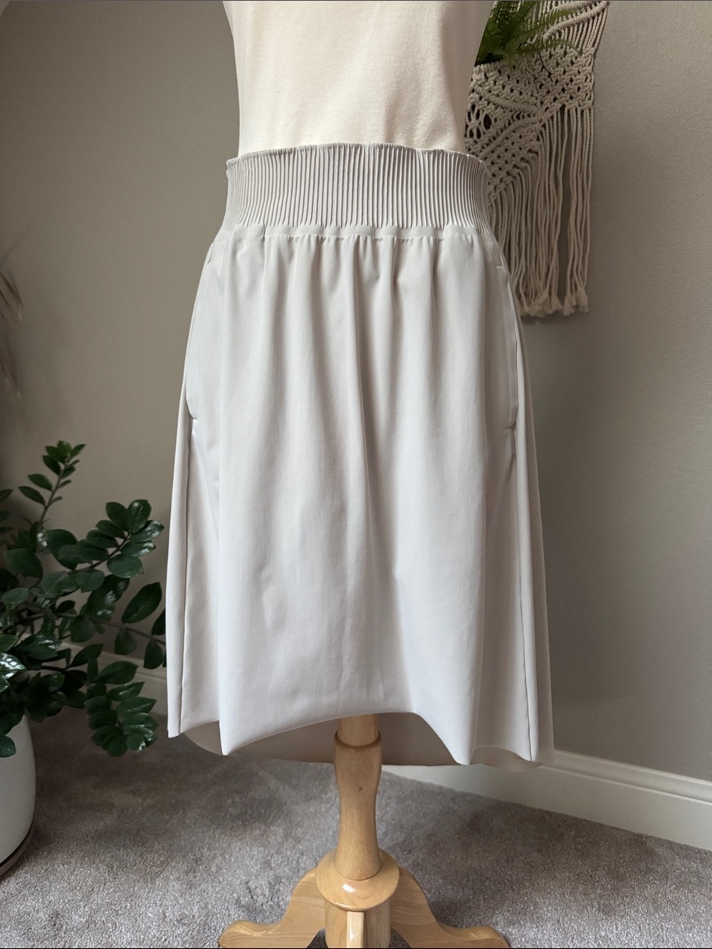 NWOT Athleta Cosmic travel skirt almond cream small